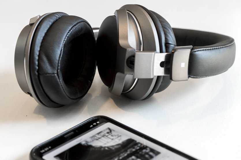 Audio-technica ath-dsr9bt wireless 
            headphones review