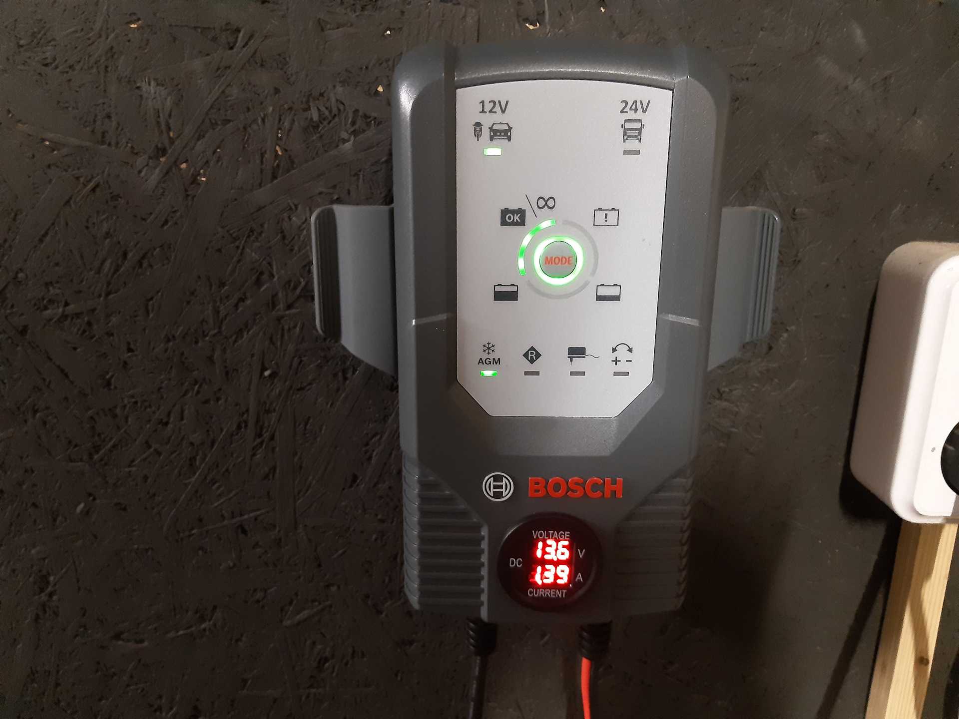 Зарядное устройство для автомобильного аккумулятора bosch автоматическое c7, c3, c1