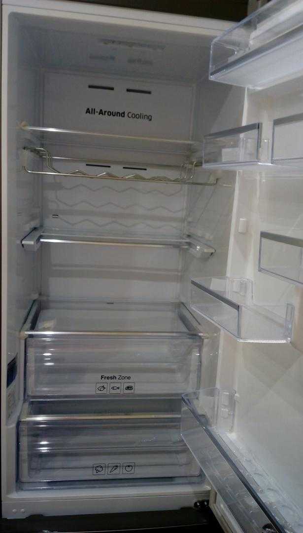 Серебристый холодильник samsung rb37j5240sa/wt с нулевой камерой